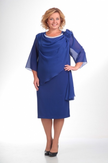 Платье с декоративными складками и пришивными бусами, синее