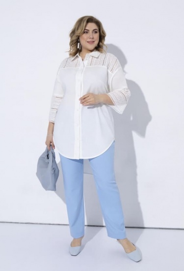 Комплект из брюк и легкой блузки с хлопковым ришелье, белый с голубым
