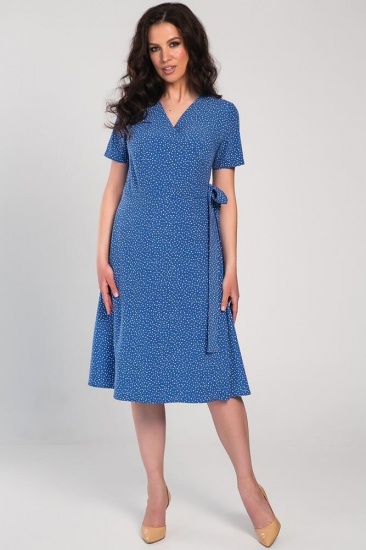 Приталенное платье с поясом, голубое