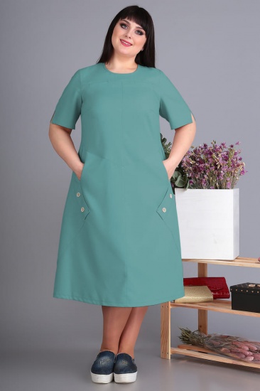 Приталенное однотонное платье с декором, зеленое