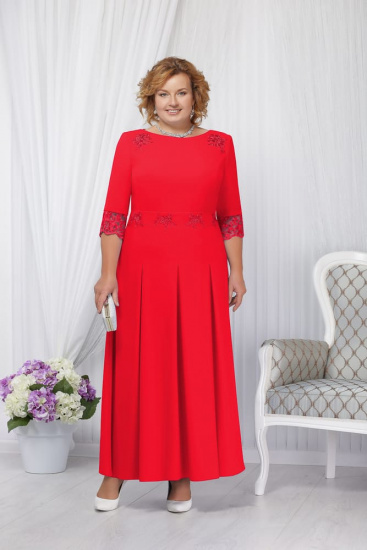 Длинное платье с декоративными складками и кружевом, красное