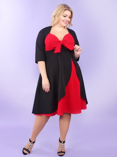 Приталенное платье с двухслойной юбкой и декольте, черно-красное