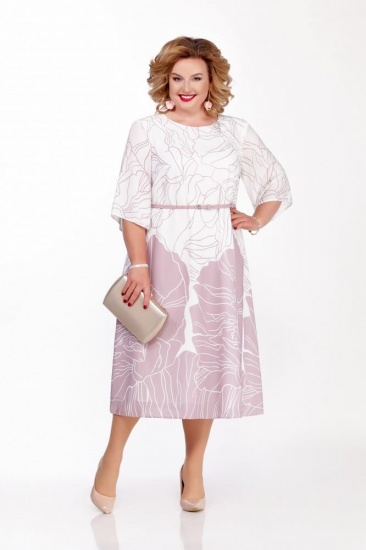 Струящееся платье с брошью и поясом, бело-розовое