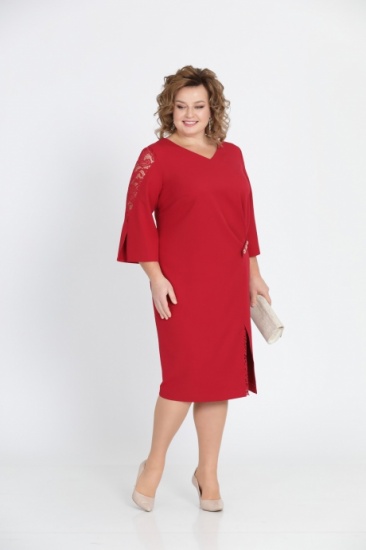 Нарядное красное платье с V-образным вырезом