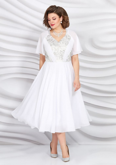 Платье с расклешенной юбкой и гипюровым лифом, белое