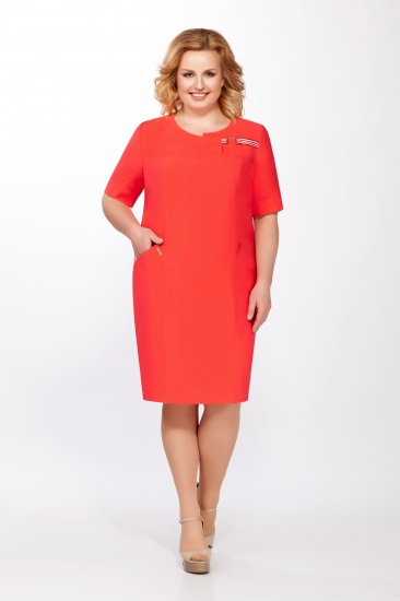 Красное платье с асимметричным вырезом горловины