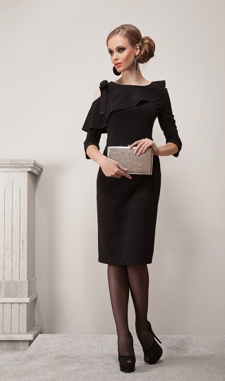 Приталенное платье с асимметричным воланом на лифе, черное