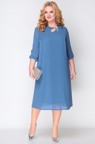 Шифоновое платье с брошью и вырезом, голубое