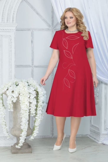 Приталенное платье с декором вышивкой со стразами, красное