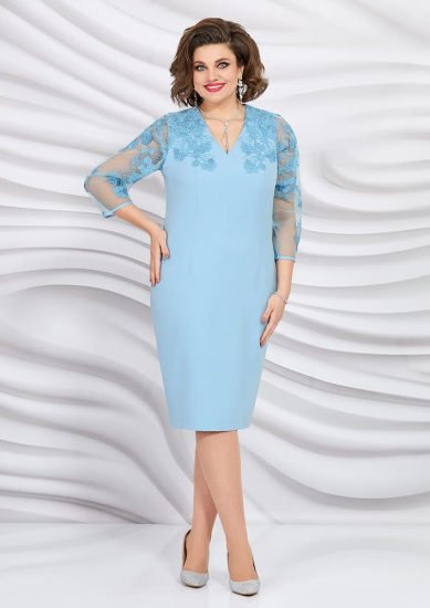 Приталенное платье с прозрачным рукавом и кружевом, голубое