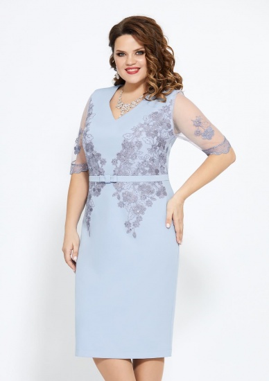 Платье с гипюровой аппликацией и бантиком на поясе, голубое
