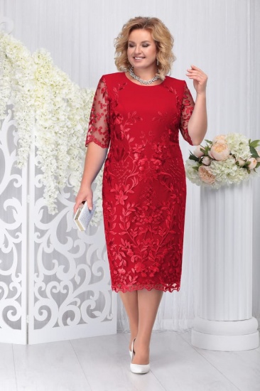 Зауженное гипюровое платье с нашитой цветочной аппликацией, красное