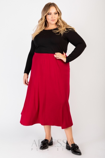 Длинная расклешенная юбка с широким поясом, красная