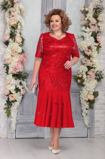 Вечернее платье-полурыбка с пайетками на гипюре, красное