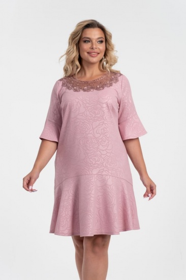 Приталенное платье с кружевом и воланами, розовое