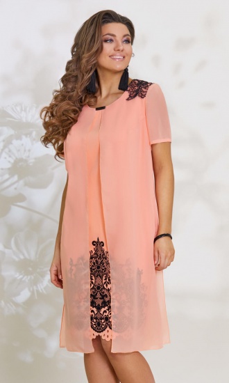 Персиковое платье с имитацией шифоновой накидки