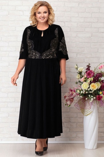 Длинное бархатное платье с ажурным кружевом по бокам, черное