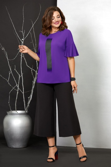 Комплект из широких брюк и блузки с воланом на рукаве, черный с фиолетовым