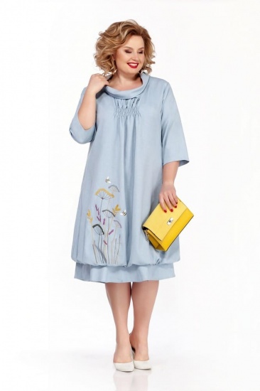 Свободное платье с воротником-хомут и сборками, голубое