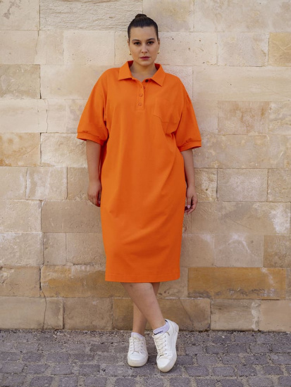 Прямое трикотажное платье со спущенным плечом, оранжевое