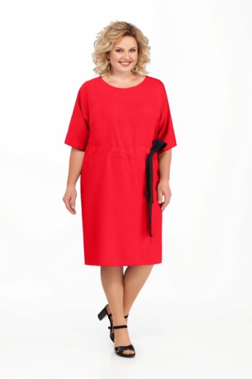 Свободное платье с широким поясом, красное