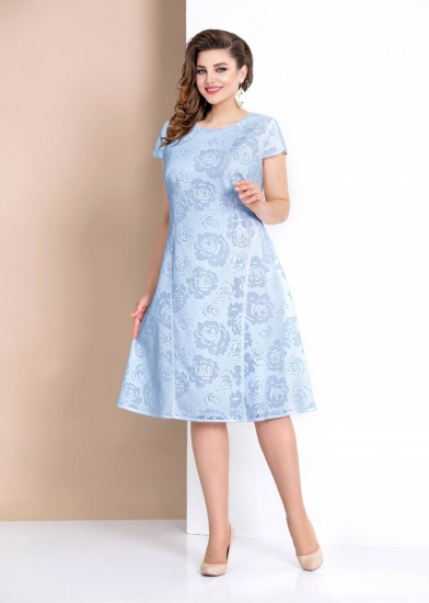 Приталенное платье с тесненным рисунком, голубое